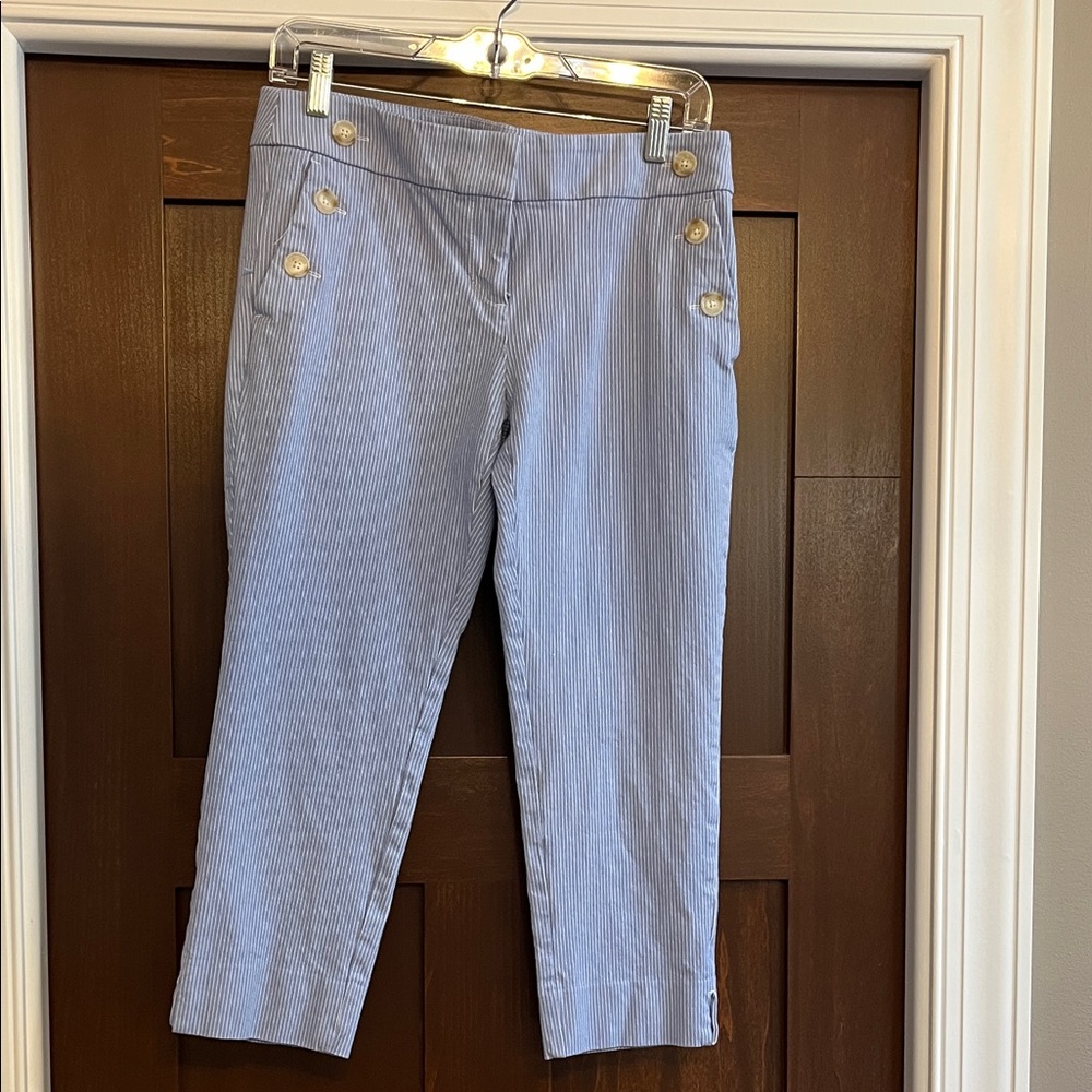 Loft size 4 P. Blue Striped Button-Detail capris